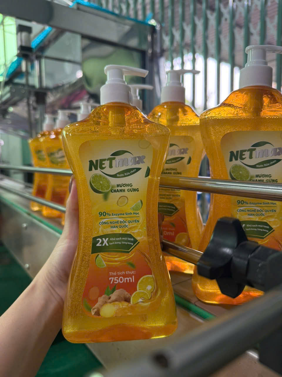 Khử sạch mùi tanh, sạch bong - sáng bóng với nước rửa chén sinh học Net Max